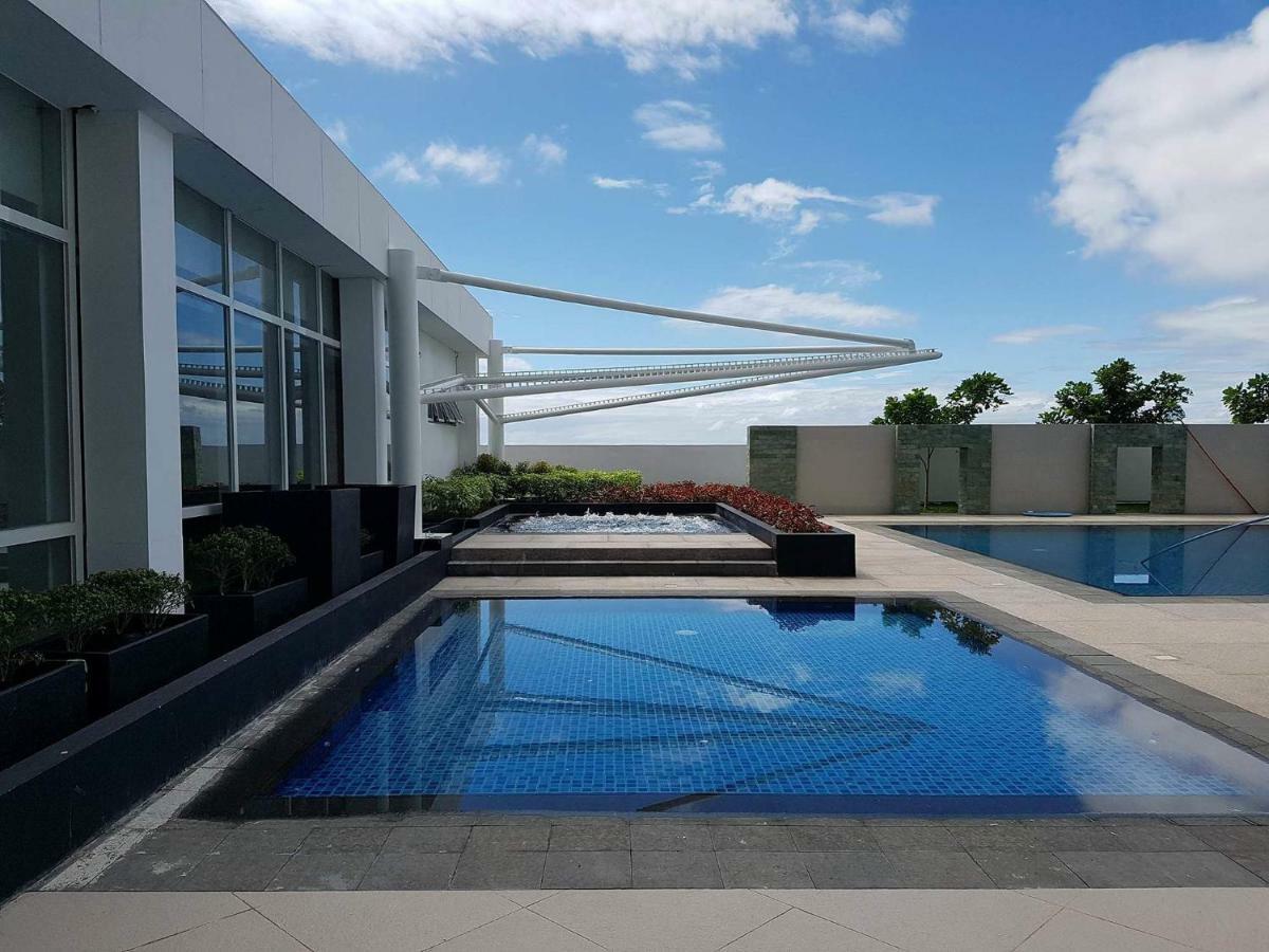 Apartment Sea View At Mactan Newtown Мактан Екстериор снимка